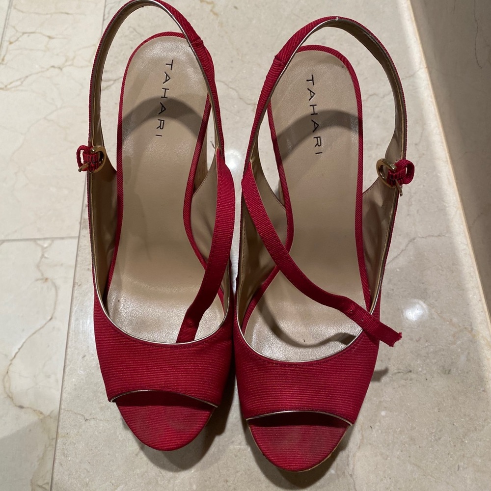Tahari Misha heels 7.5